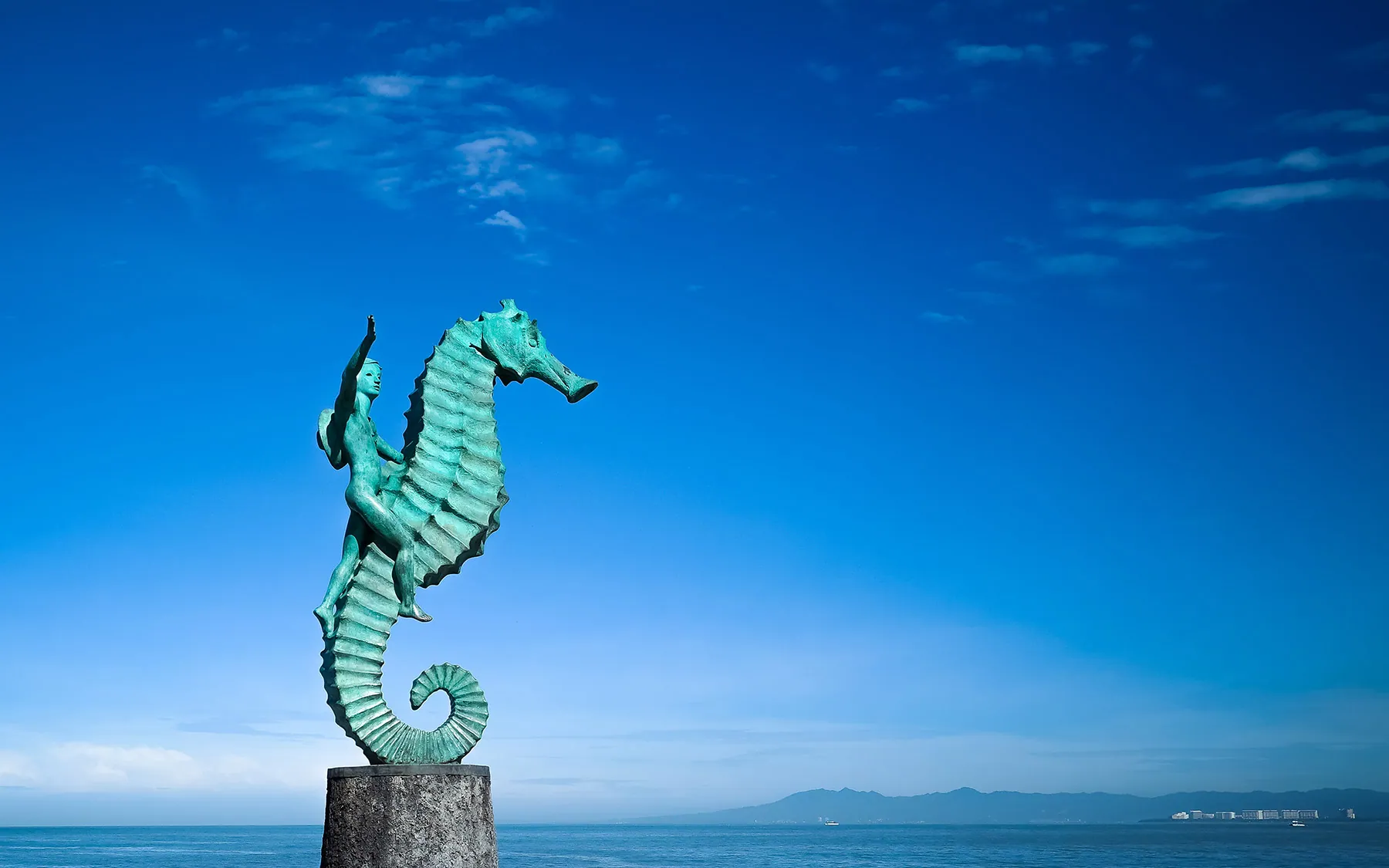 El niño sobre el caballo, ícono de Puerto Vallarta, del escultor Rafael Zamarripa