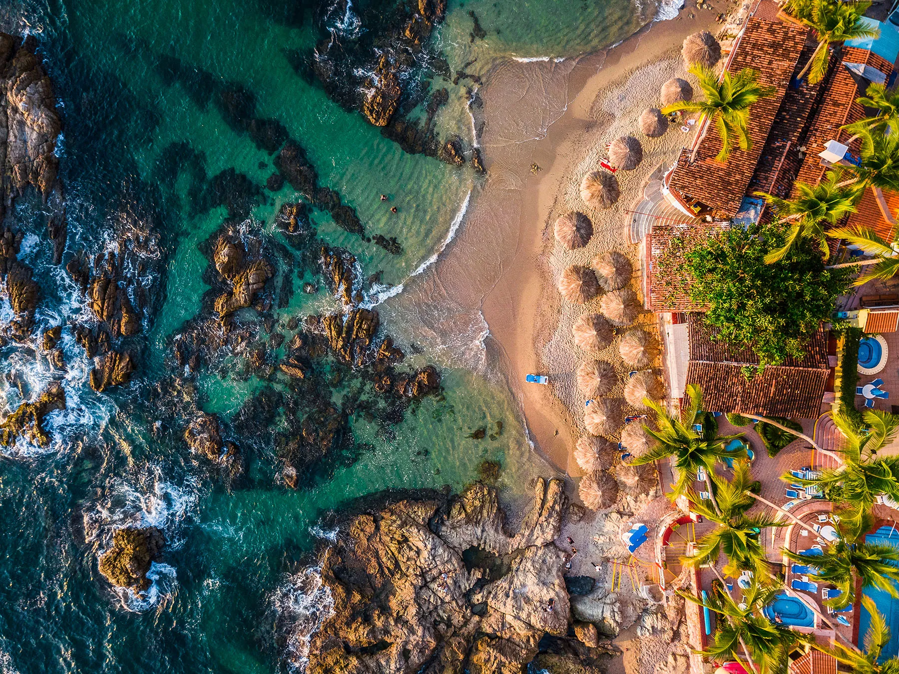 Portada de la revista Vallarta Wellness, edición 3, fotografía aérea de Lindo Mar
