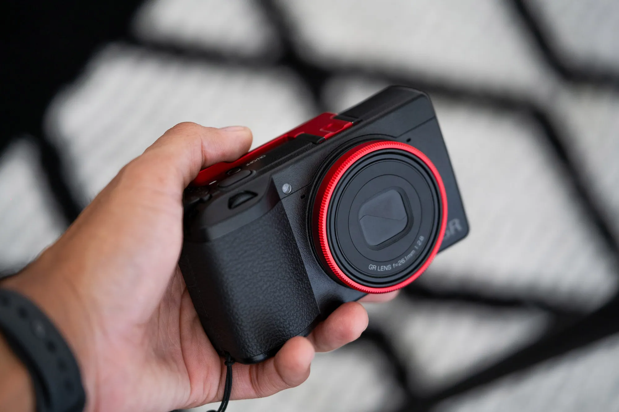 Ricoh GR IIIx, cámara compacta para fotografía callejera