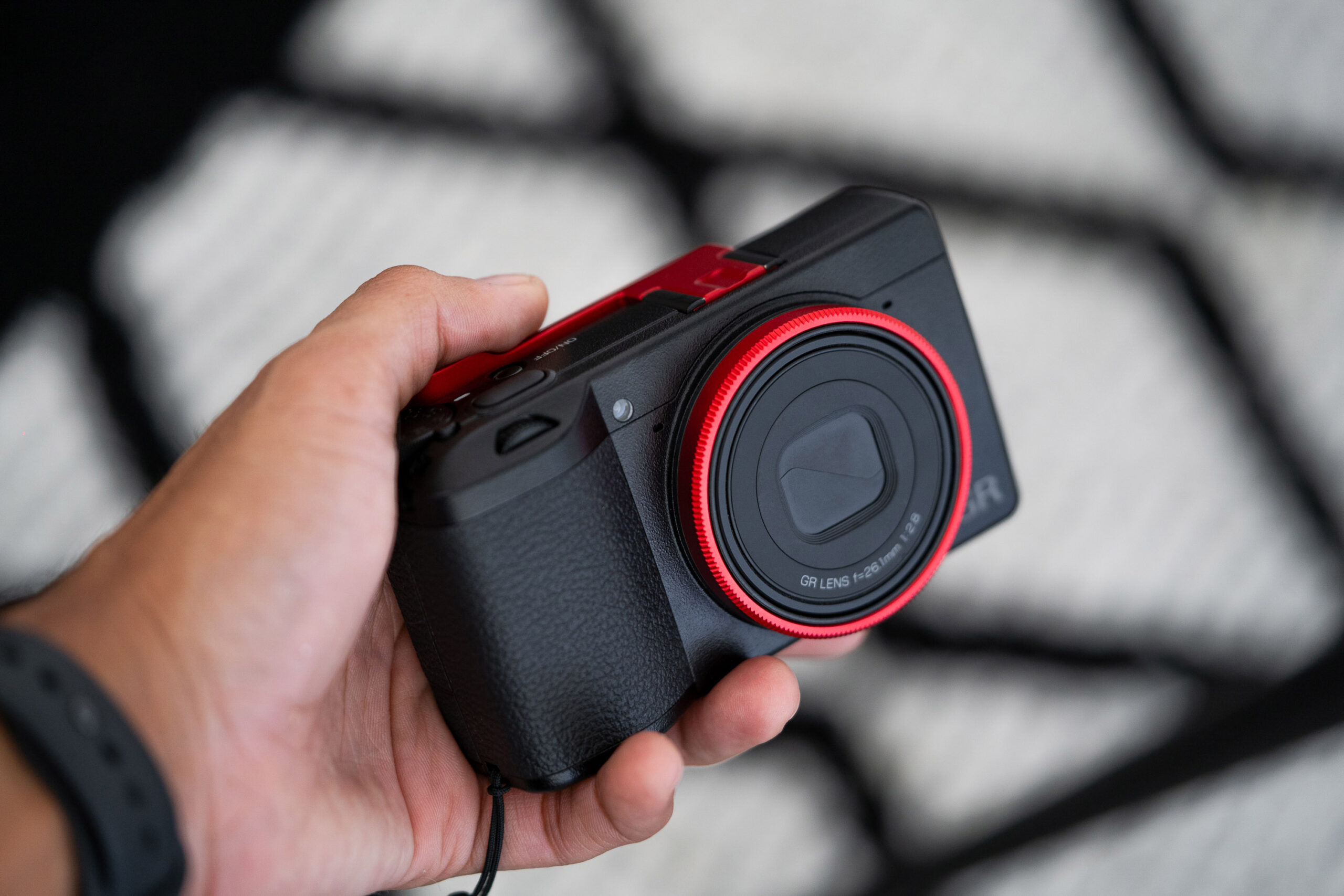 Ricoh GR IIIx cámara compacta para fotografía callejera